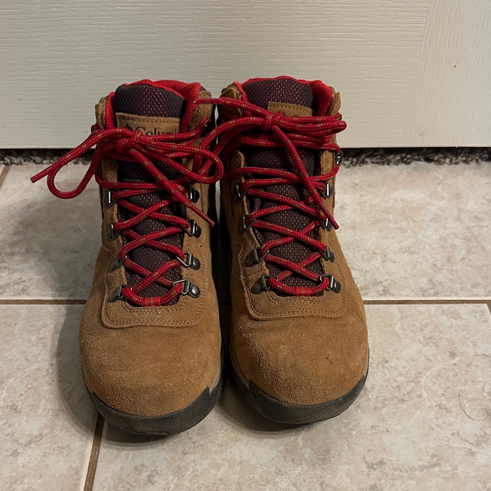 Columbia Tan Boots with Red Accents